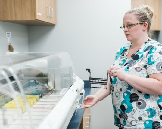 Loading surgical tissue slides for routine staining by histologist in pathology lab